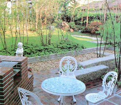 アフタヌーンティーの似合うテラス