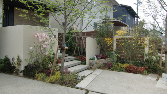 花がいっぱいの庭02