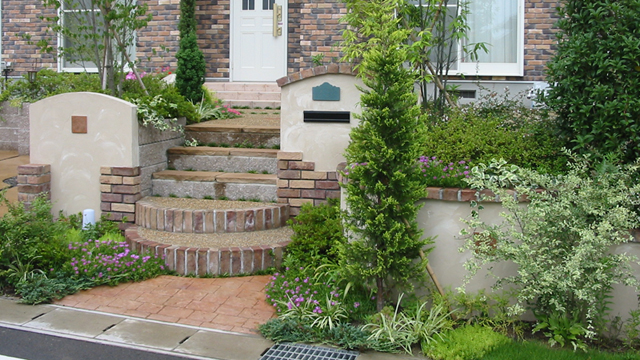 花がいっぱいの庭04