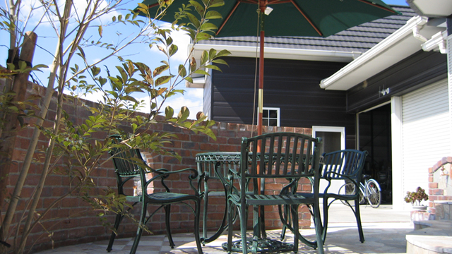 人の集まる庭01