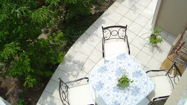 人の集まる庭03