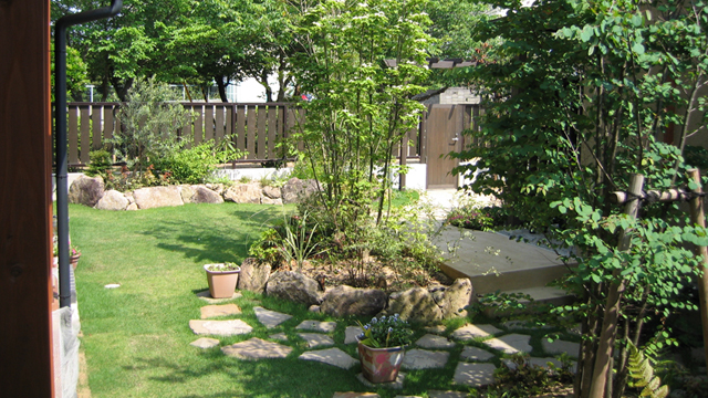 緑がいっぱいの庭03