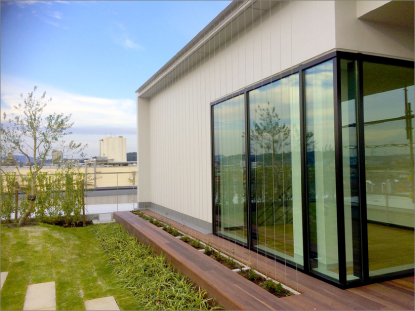 春日井市で新社屋の屋上緑化と外構植栽工事