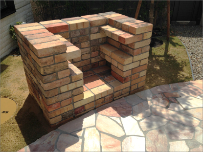 芝生広場にガゼボが映える主庭 イングリッシュガーデン、和風庭園、屋上緑化