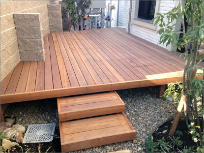 芝生広場にガゼボが映える主庭 イングリッシュガーデン、和風庭園、屋上緑化