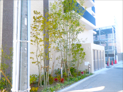 街づくりが進むマンションの中庭と外構植栽工事