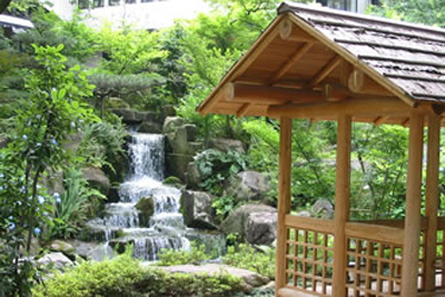 岐阜公園大滝の風景