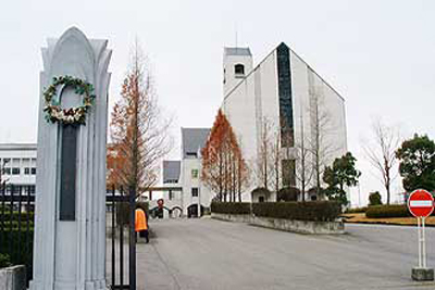 現代風に仕上げた中部女子大のエクステリア