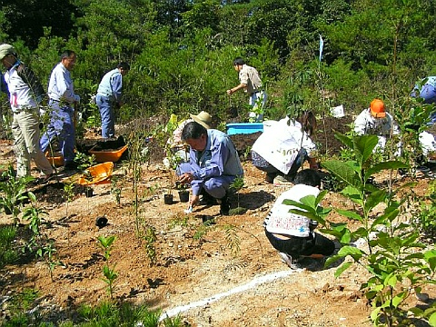 小学生とそのお母さんも汗を流した