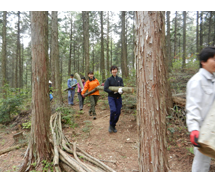 第52回 H25年4月 人により丸太の運搬