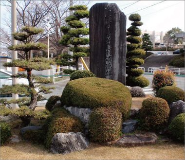 市庁舎のモニュメントの移設