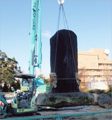 市庁舎のモニュメントの移設