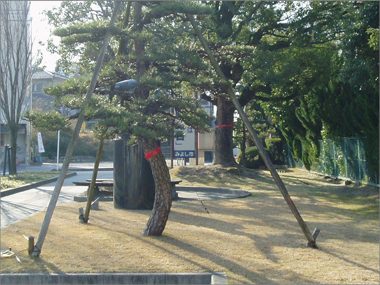 市庁舎のモニュメントの移設