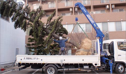市庁舎のモニュメントの移設