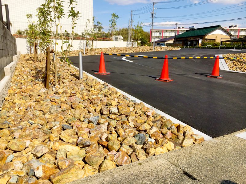 半田市の医師会健康管理センター外構緑化工事