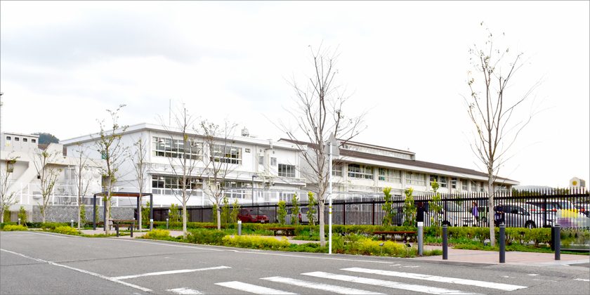 中部学院大学100周年記念公園 継承の道