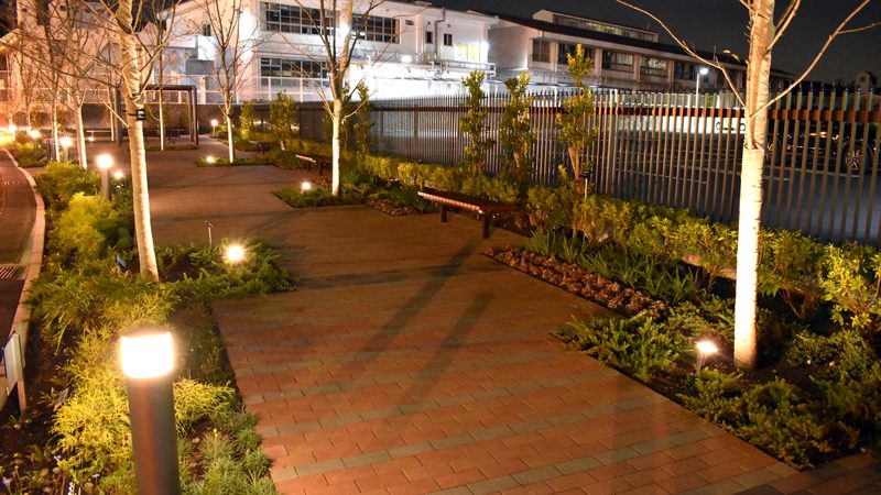 中部学院大学100周年記念公園 継承の道