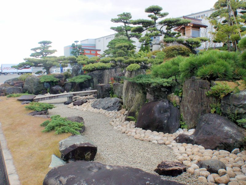 運送業書様 庭園植栽工事「松の雪吊り」