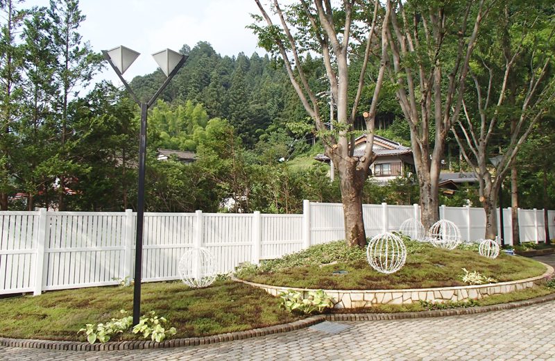 自然に囲まれた飛騨の懐、ホテルフーゴの修景植栽工事の画像