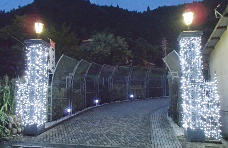自然に囲まれた飛騨の懐、ホテルフーゴの修景植栽工事