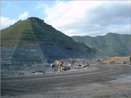 紀勢町土砂採取跡地ののり面植栽工事
