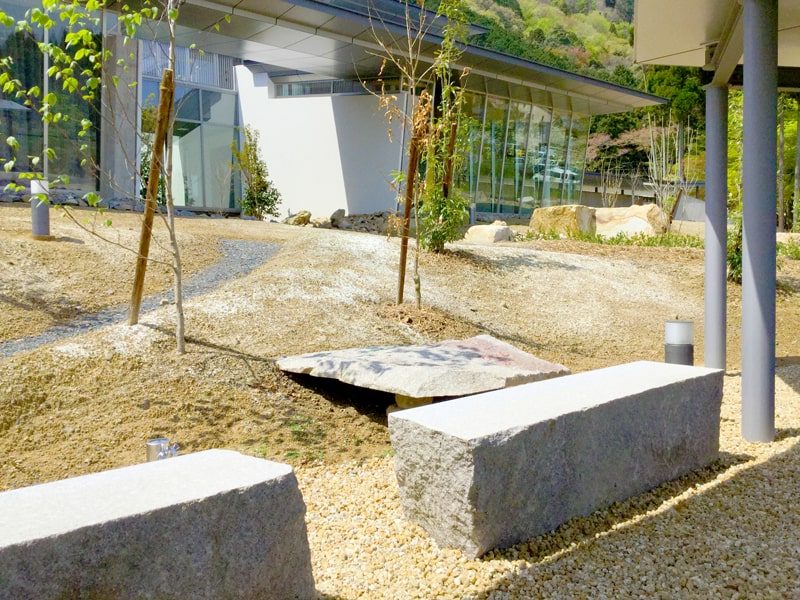 養老の大自然と調和する研究施設