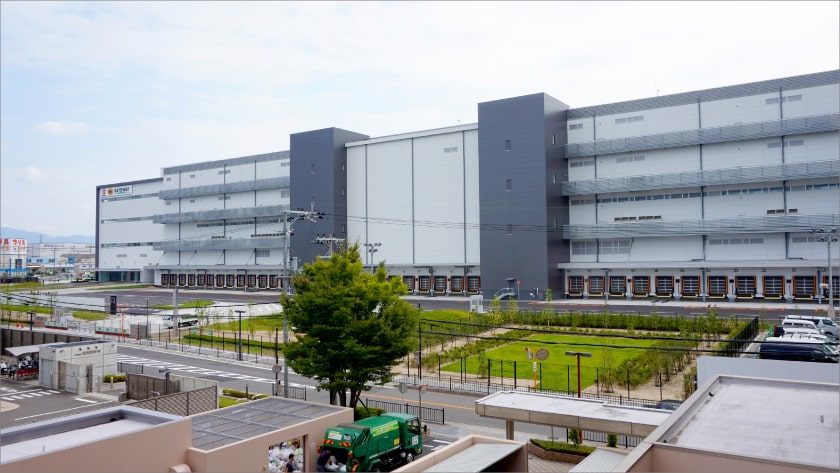 関西最大規模ゲートウェイターミナル植栽工事の画像