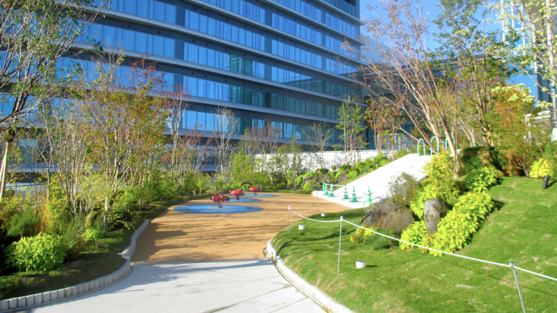 サクラマチクマモト 屋上緑化と外構植栽工事