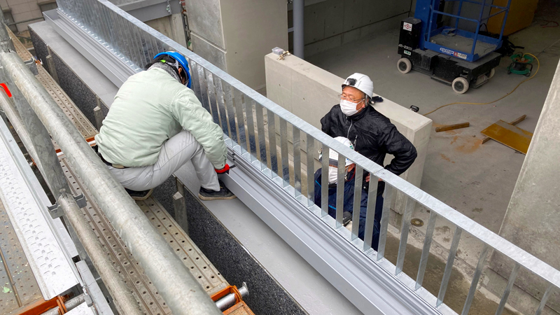 岐阜市新庁舎の立体駐車場 壁面緑化と花壇植栽工事