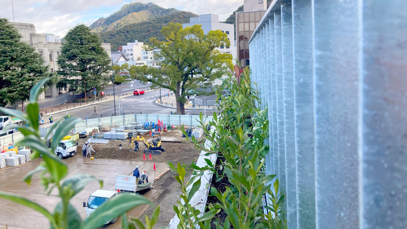 岐阜市新庁舎の立体駐車場 壁面緑化と花壇植栽工事
