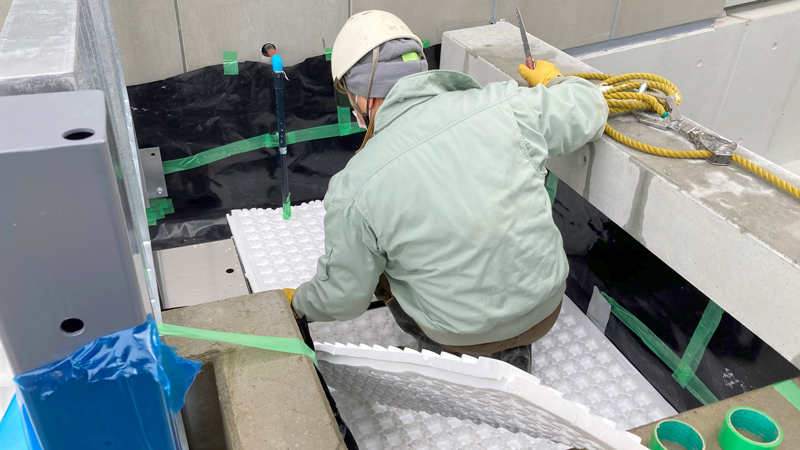 岐阜市新庁舎の立体駐車場 壁面緑化と花壇植栽工事