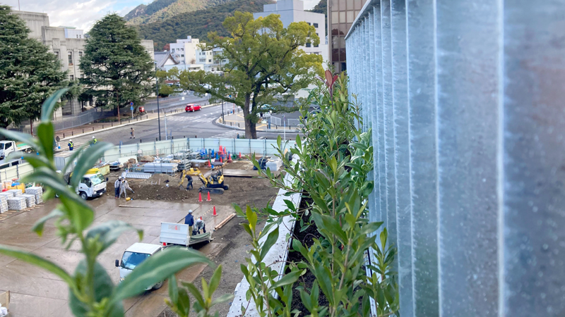 岐阜市新庁舎の立体駐車場 壁面緑化と花壇植栽工事