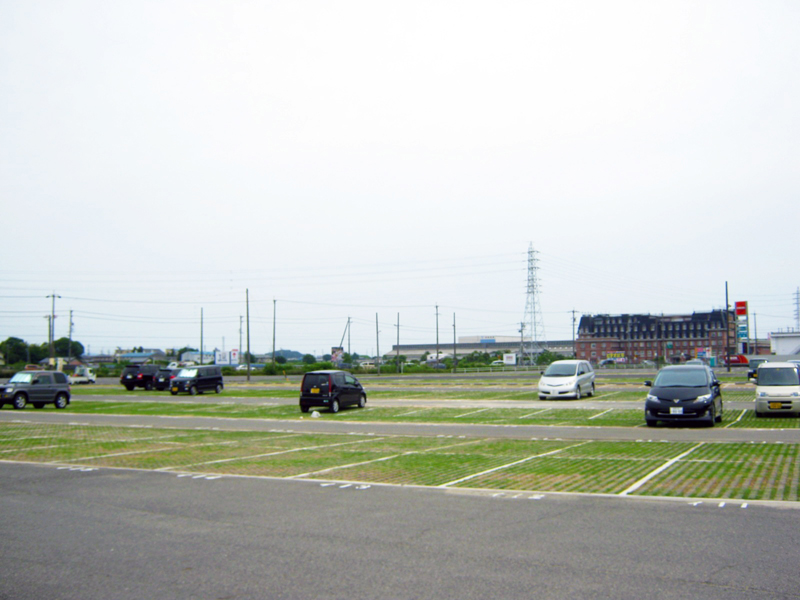 大型工場の既存駐車場を緑化ブロックへの画像