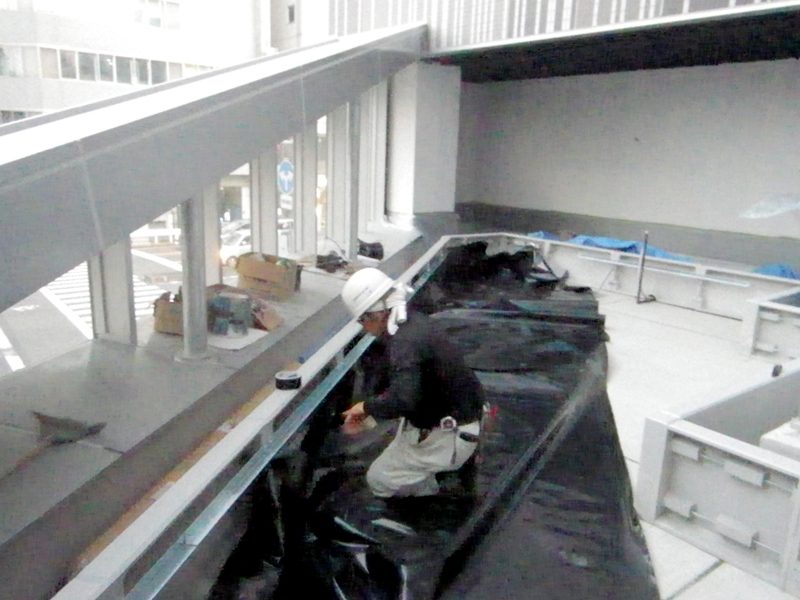 名古屋駅前ビジネスホテルの屋上緑化と外構緑化工事