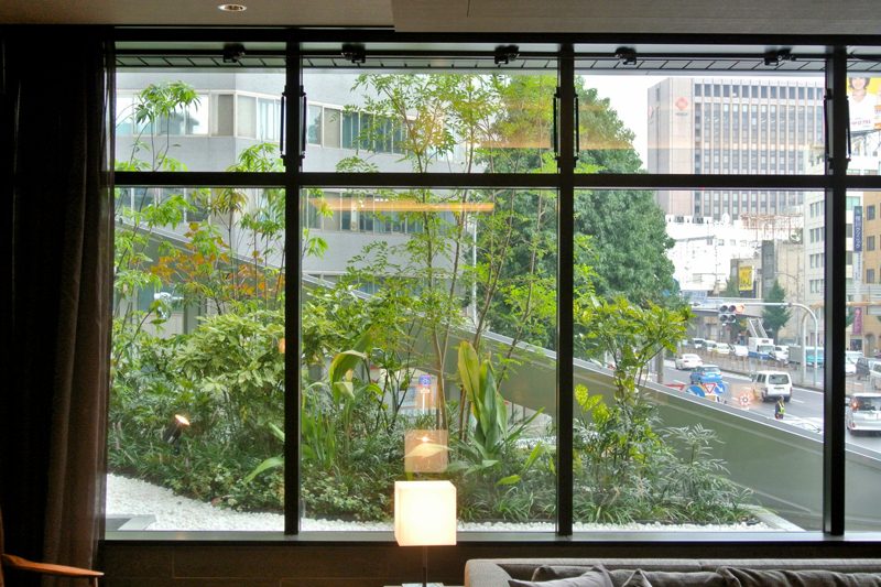 名古屋駅前ビジネスホテルの屋上緑化と外構緑化工事